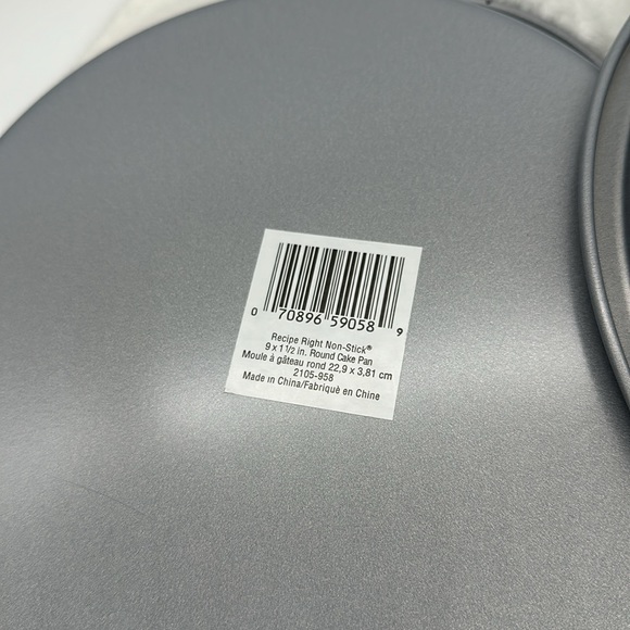 Wilton 9”x 1.5” Round Cake Pans-Non-Stick-2 Pans Set - Picture 6 of 6